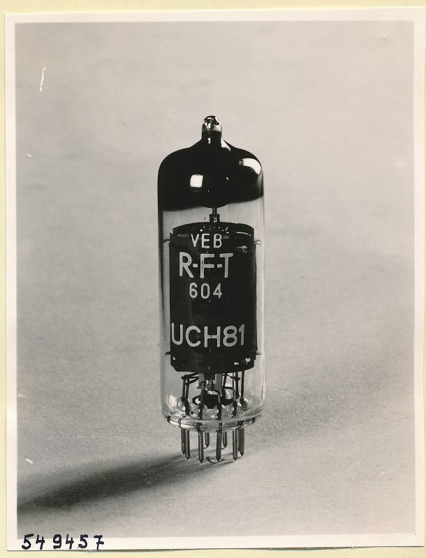 Elektronenröhre UCH81, R.F.T 604, Foto 1954 (www.industriesalon.de CC BY-SA)