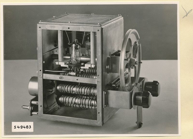 UKW Spektrometer, Wobbler Vorderseite links, Foto 1954 (www.industriesalon.de CC BY-SA)
