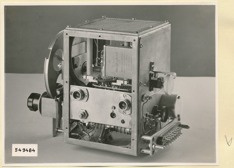 UKW Spektrometer, Wobbler  Rückseite rechts, Foto 1954 (www.industriesalon.de CC BY-SA)