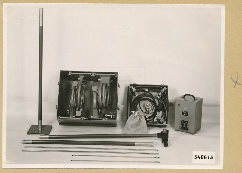 Feldstärkenmesser, Einzelteile, Foto 1954 (www.industriesalon.de CC BY-SA)