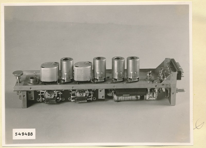 UKW Marken Z.-F. Verstärker, Foto 1954 (www.industriesalon.de CC BY-SA)