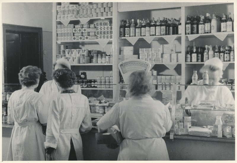 Frauen im HO, Foto 1954 (www.industriesalon.de CC BY-NC-SA)
