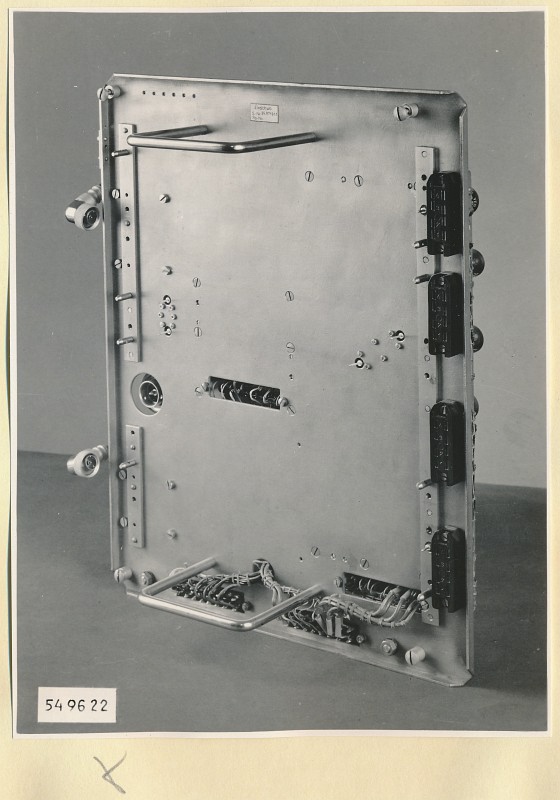 Spektrometer 3-12cm, Einschub S.-Nr. 96.971911 ohne Bausteine rechts, Foto 1954 (www.industriesalon.de CC BY-SA)