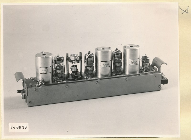 Spektrometer 3-12cm, Marken-Z-F-Verstärker S.-Nr. 96.16471.1 von oben, Foto 1954 (www.industriesalon.de CC BY-SA)