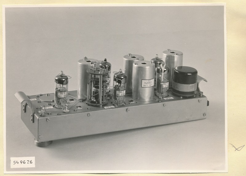 Spektrometer 3-12cm,  Markenteil I Typ S.-Nr. 96.70001.1 Draufsicht, Foto 1954 (www.industriesalon.de CC BY-SA)
