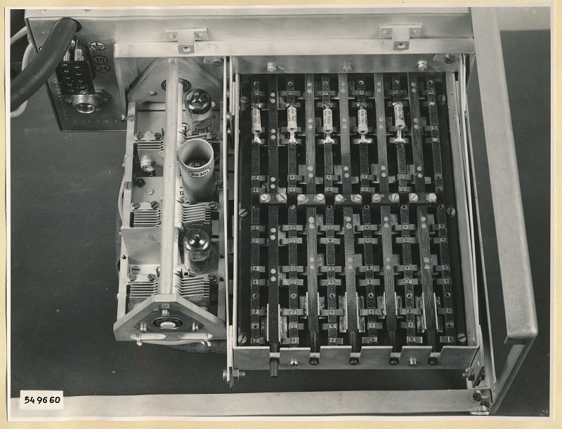 Feldstärkenmesser Typ HF 2808a, Einschub, 20-100 MHz, Foto 1954 (www.industriesalon.de CC BY-SA)