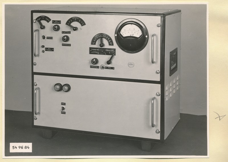 Schmalbandmessverstärker Frontseite, Foto 1954 (www.industriesalon.de CC BY-SA)