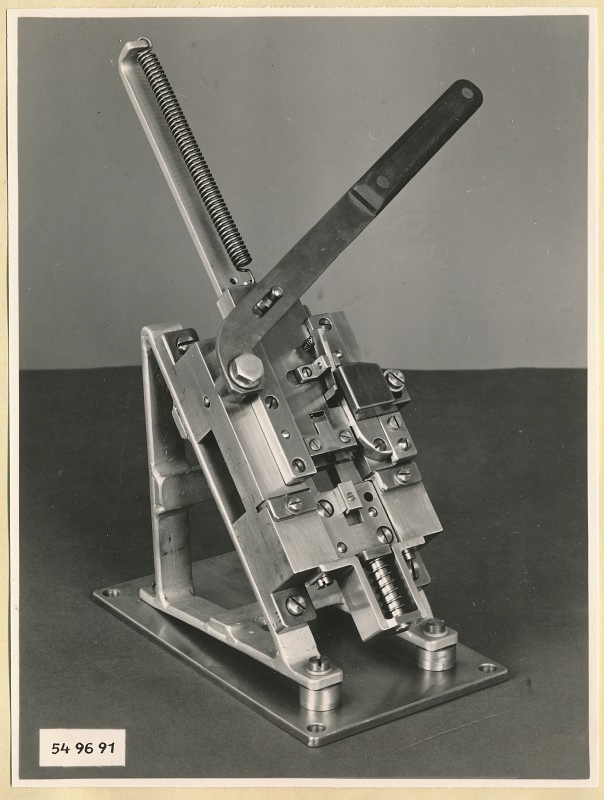 Meisterstück, Werkzeug, Foto 1954 (www.industriesalon.de CC BY-SA)