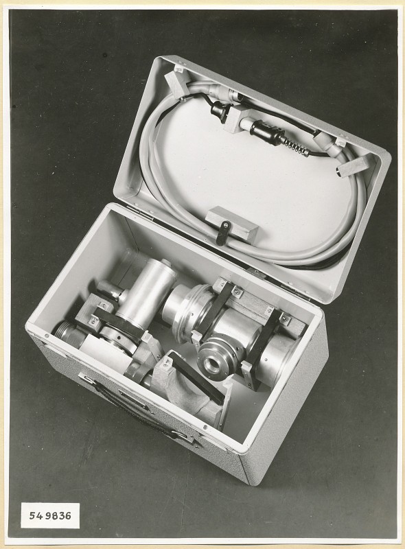 Modulationsgradmesser 06-98007.1, Zubehör-Koffer, Foto 1954 (www.industriesalon.de CC BY-SA)