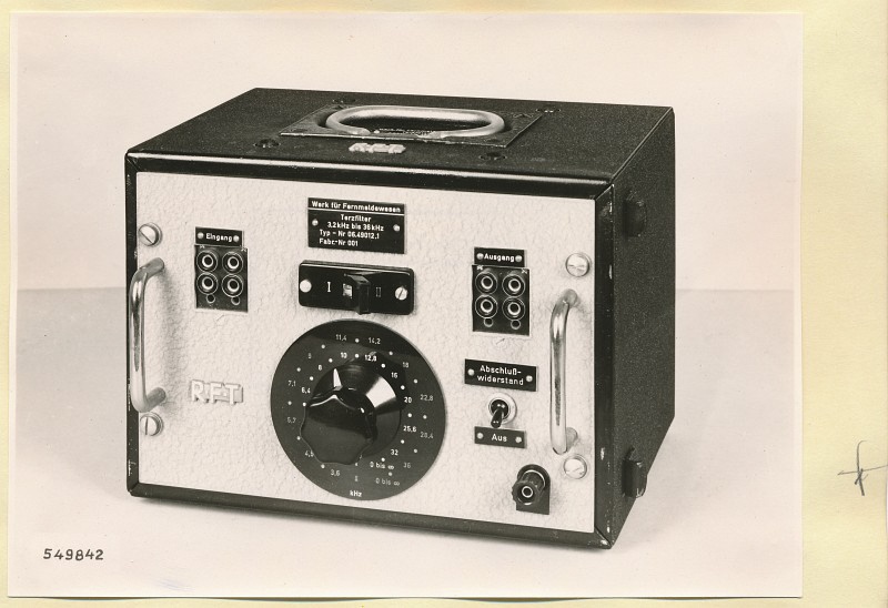 Terzfilter 3,2-3,6 KHz Typ Nr. 06.49012.1, Frontseite, Foto 1954 (www.industriesalon.de CC BY-SA)