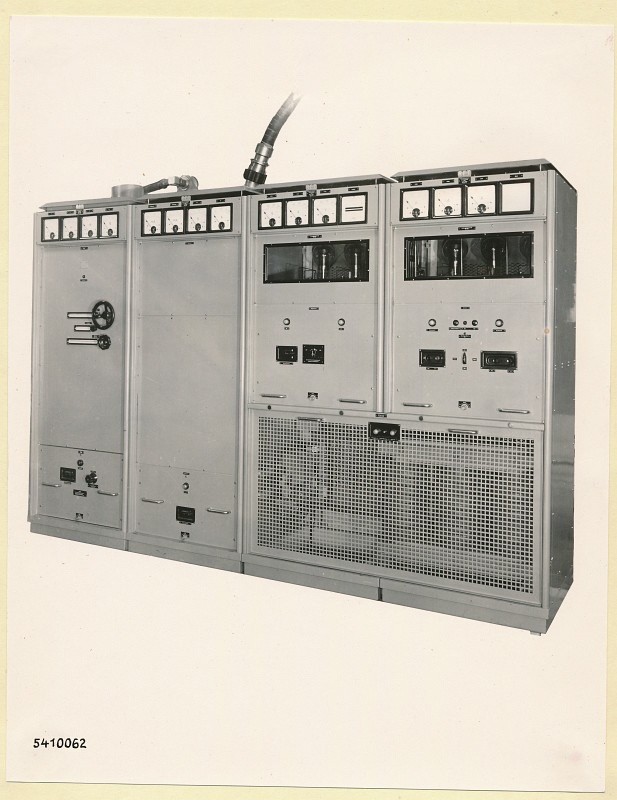 10-KW-UKW-Rundfunksender Typ Nr. G 506, Schrank 3-6, Frontseite, Foto 1954 (www.industriesalon.de CC BY-SA)
