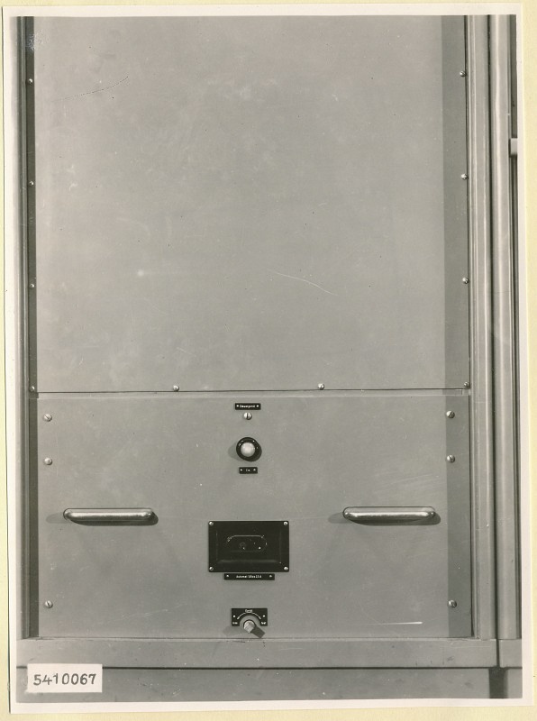 10-KW-UKW-Rundfunksender Typ Nr. G 506, Schrank 4 unten, Foto 1954 (www.industriesalon.de CC BY-SA)