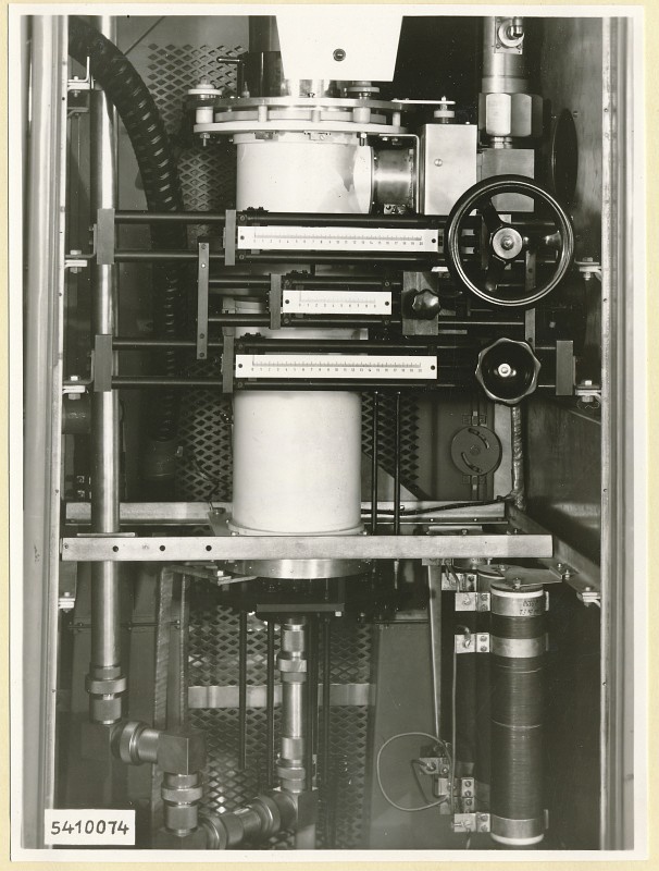 10-KW-UKW-Rundfunksender Typ Nr. G 506, Schrank 3 Topfkreis, Foto 1954 (www.industriesalon.de CC BY-SA)