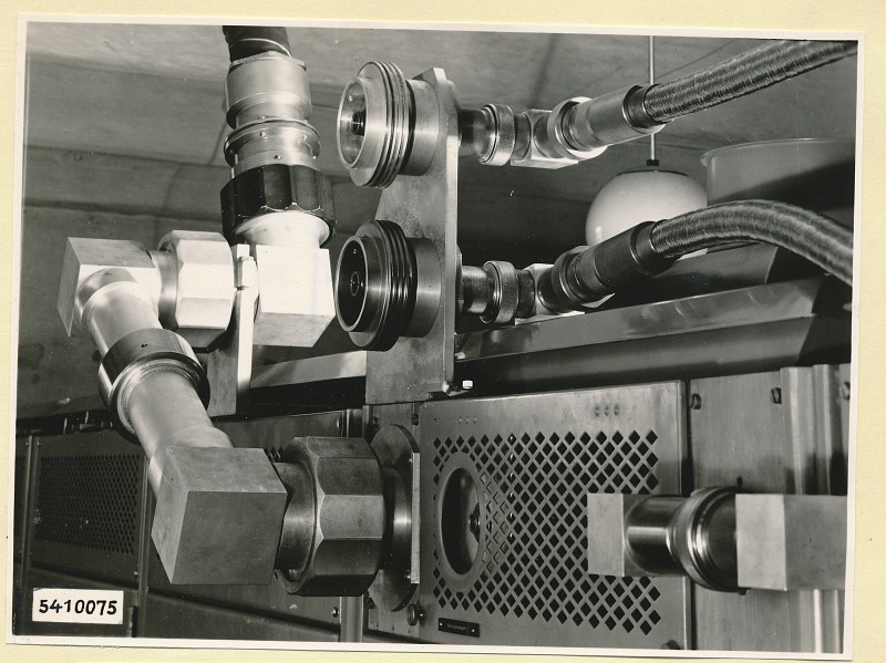 10-KW-UKW-Rundfunksender Typ Nr. G 506,  Antennenverteiler, Foto 1954 (www.industriesalon.de CC BY-SA)