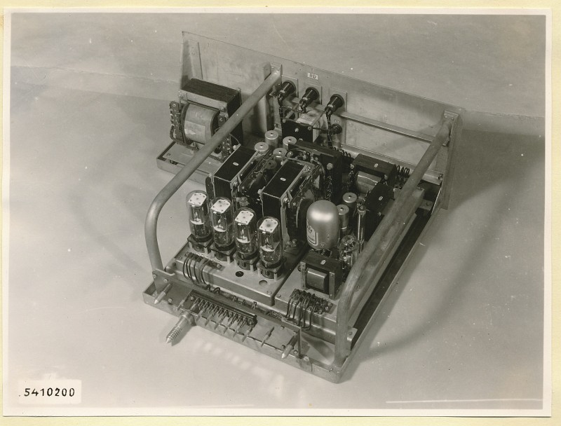10-KW-Fernsehsender Schrank B1 Einschub Stromversorgung , Foto 1954 (www.industriesalon.de CC BY-SA)
