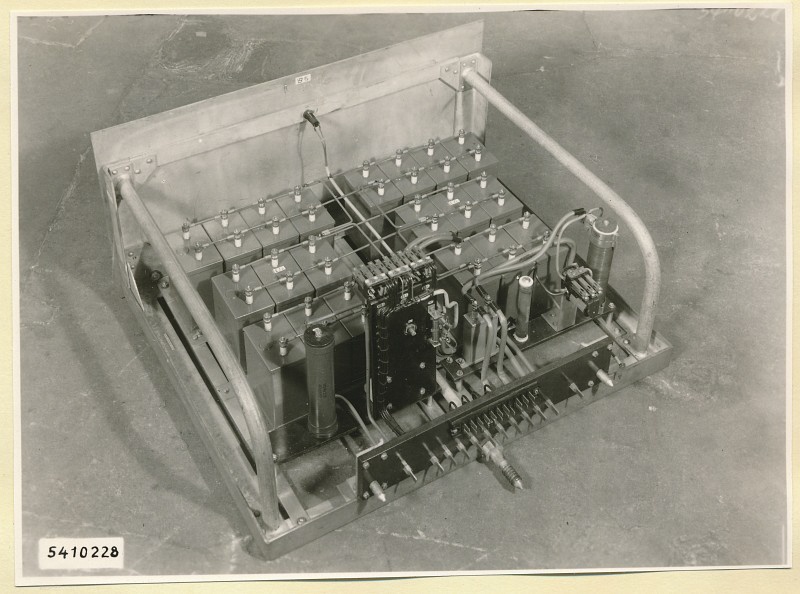 10-KW-Fernsehsender Schrank B5 Einschub Siebkette II, Foto 1954 (www.industriesalon.de CC BY-SA)