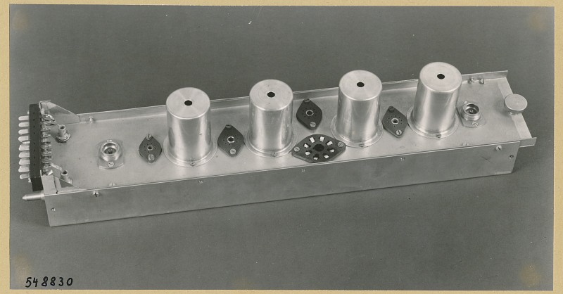 UKW-Spektrometer, Gesamtansicht, Foto 1954 (www.industriesalon.de CC BY-SA)