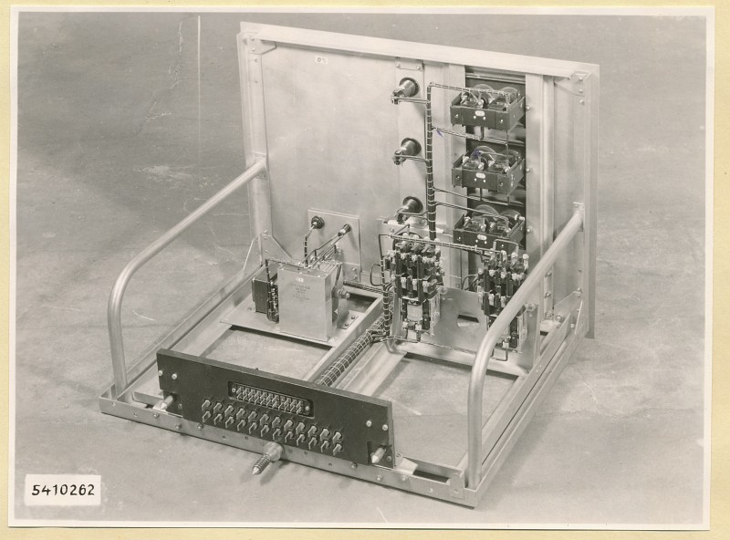 10 KW Fernsehsender Schrank B18 Einschub Schaltfeld IIIb, Foto 1954 (www.industriesalon.de CC BY-SA)