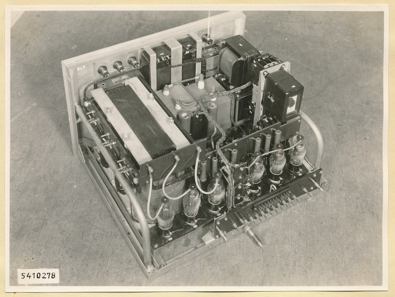 10 KW Fernsehsender Schrank T2 Einschub Anodengleichrichter, Foto 1954 (www.industriesalon.de CC BY-SA)