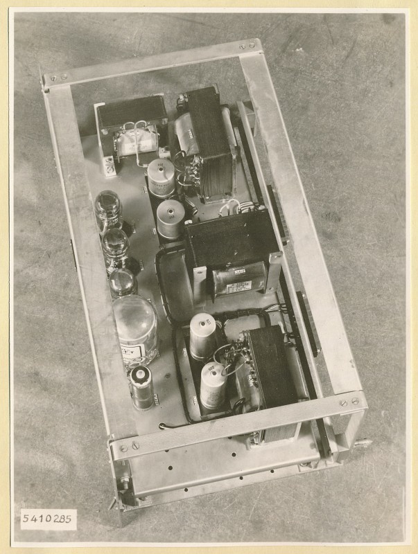 10 KW Fernsehsender Kontrollpult Einschub Netzteil Ton I, Foto 1954 (www.industriesalon.de CC BY-SA)