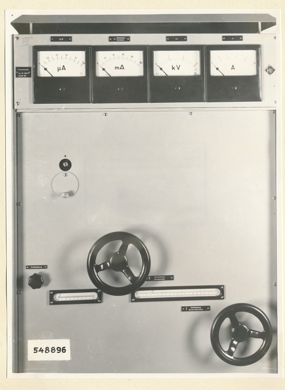 Fernsehsender, Teilansicht Schrank B3 oben geschlossen , Foto 1954 (www.industriesalon.de CC BY-SA)