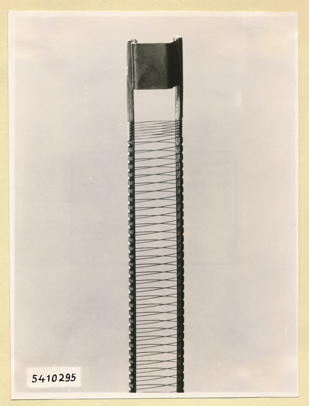 Gitter von Röhren 2, Foto 1954 (www.industriesalon.de CC BY-SA)