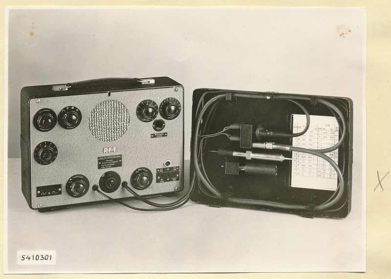Fernsehkundendienst-Gerät Typ 06.98006.1 mit Deckel, Foto 1954 (www.industriesalon.de CC BY-SA)