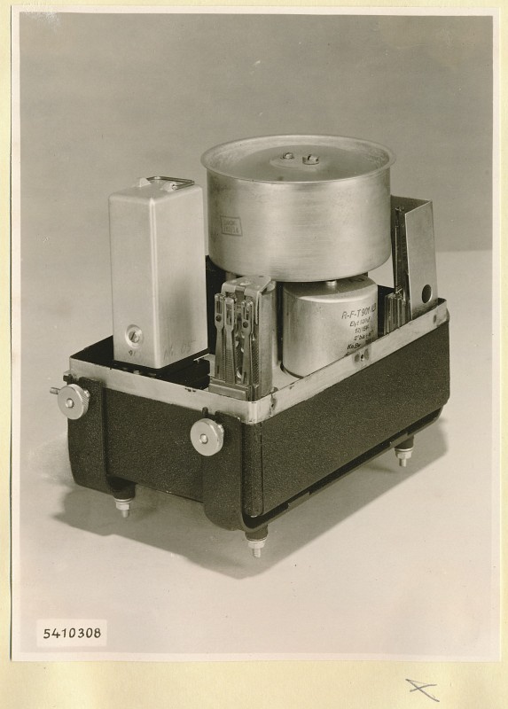 Autoüberholungsgerät Trafo, Foto 1954 (www.industriesalon.de CC BY-SA)