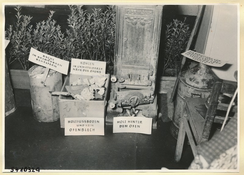 Arbeitsschutzausstellung im HF-Speisesaal 11, Foto 1954 (www.industriesalon.de CC BY-SA)