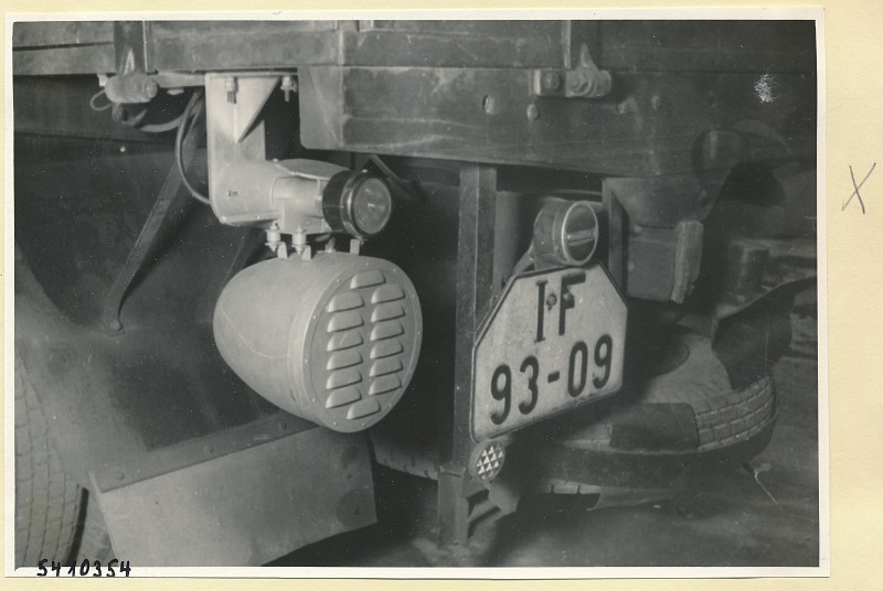 Autoüberholungsgerät - Empfänger am LKW montiert 2, Foto 1954 (www.industriesalon.de CC BY-SA)