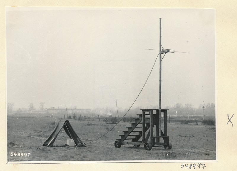 Normalfeld-Generator im Einsatz 7, Foto 1954 (www.industriesalon.de CC BY-SA)