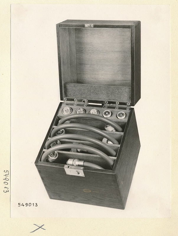 Regelbare Dämpfungsglieder, Zubehör, Foto 1954 (www.industriesalon.de CC BY-SA)