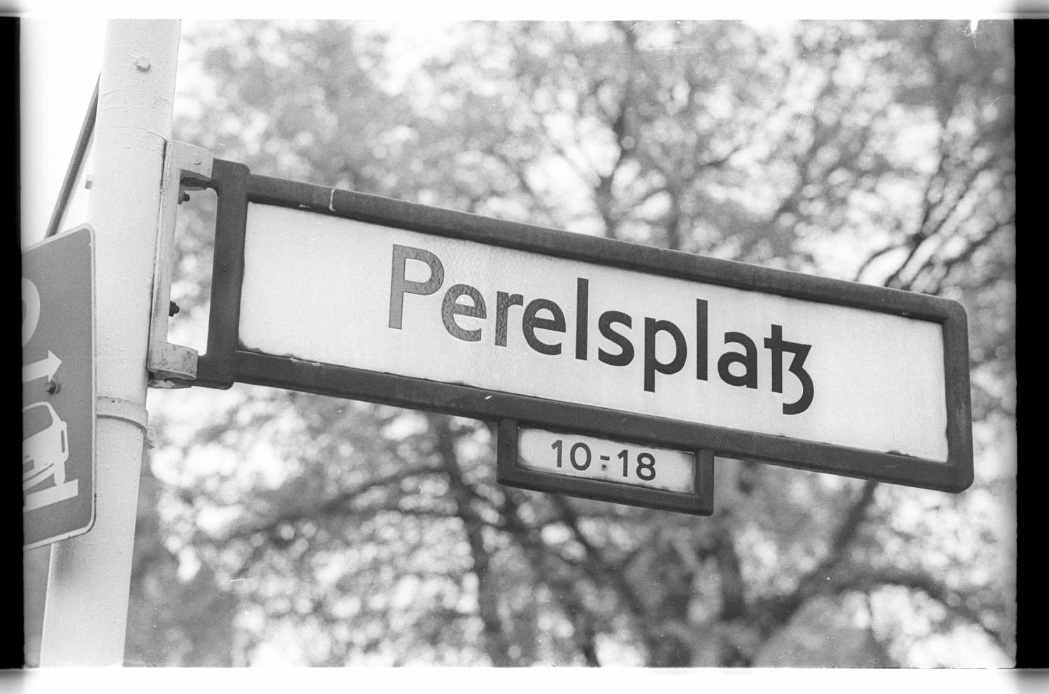 Kleinbildnegative: Perelsplatz, Sarrazinstraße, 1978 (Museen Tempelhof-Schöneberg/Jürgen Henschel RR-F)