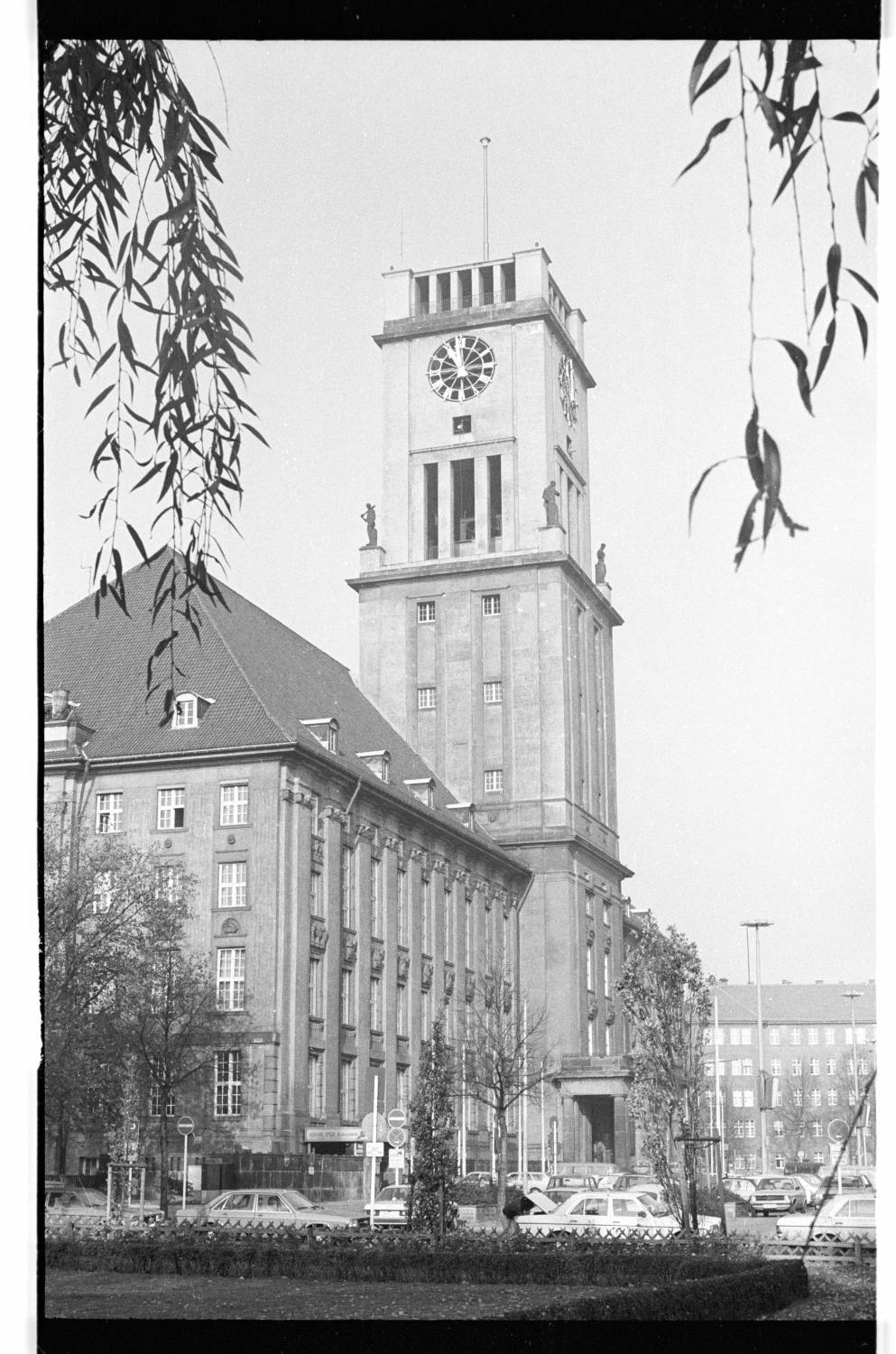 Kleinbildnegative: Rathaus Schöneberg, Rudolph-Wilde-Park, 1978 (Museen Tempelhof-Schöneberg/Jürgen Henschel RR-F)