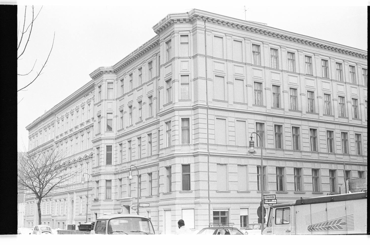 Kleinbildnegative: Wohnhäuser und Fassaden, Zietenstraße, 1979 (Museen Tempelhof-Schöneberg/Jürgen Henschel RR-F)