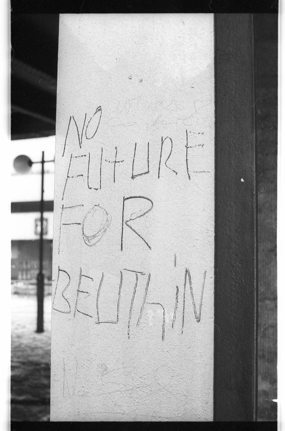 Kleinbildnegative: Grafitto, Nollendorfplatz, 1979 (Museen Tempelhof-Schöneberg/Jürgen Henschel RR-F)