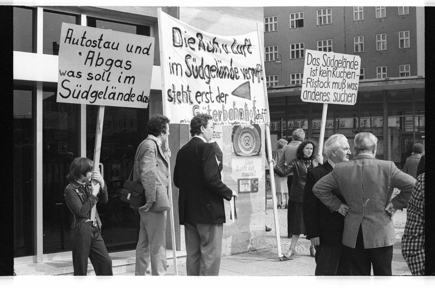 Kleinbildnegative: Proteste gegen die Verkehrsplanung für das Schöneberger Südgelände, 1978 (Museen Tempelhof-Schöneberg/Jürgen Henschel RR-F)