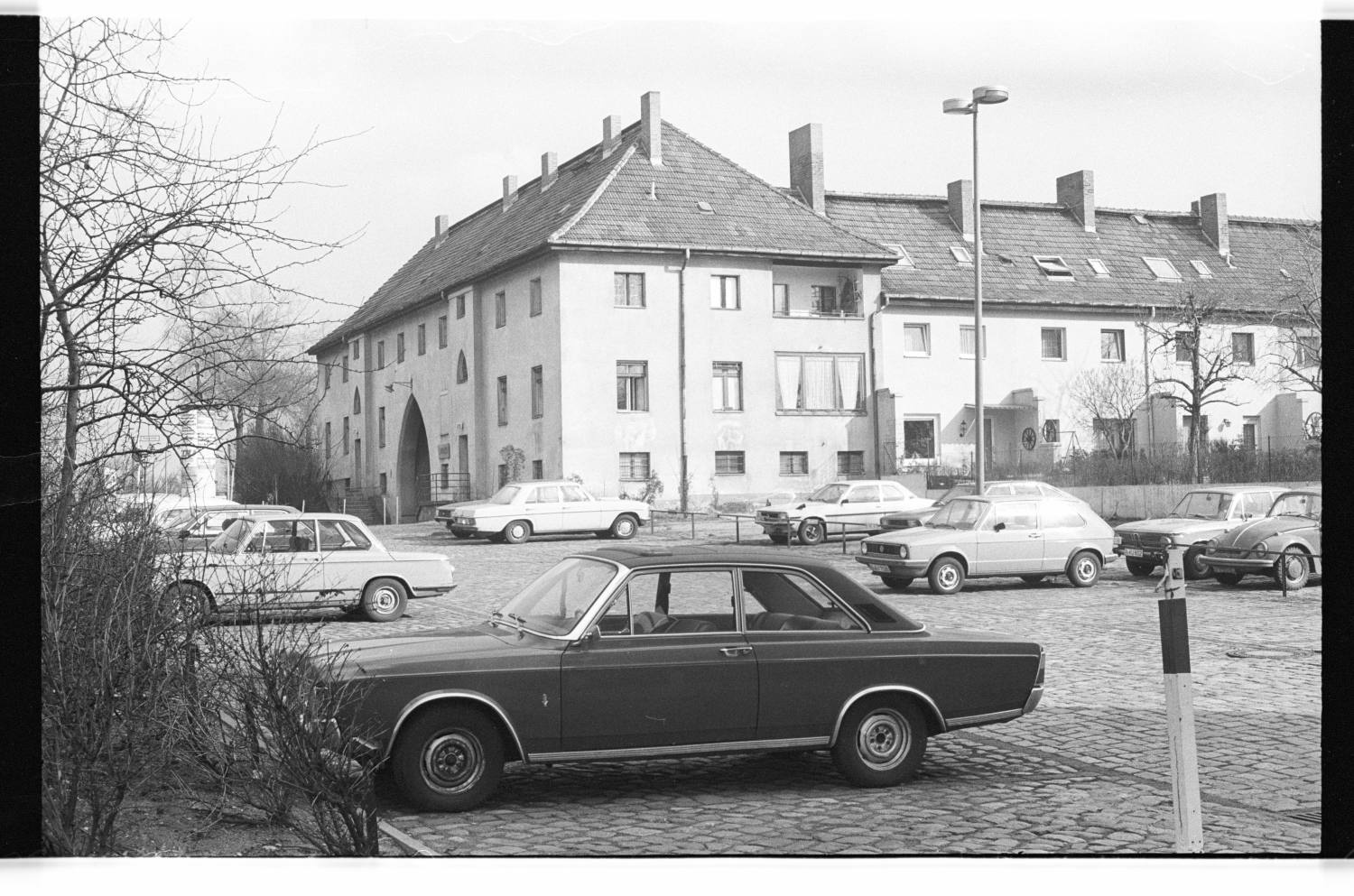 Kleinbildnegativ: Siedlung Lindenhof, 1979 (Museen Tempelhof-Schöneberg/Jürgen Henschel RR-F)