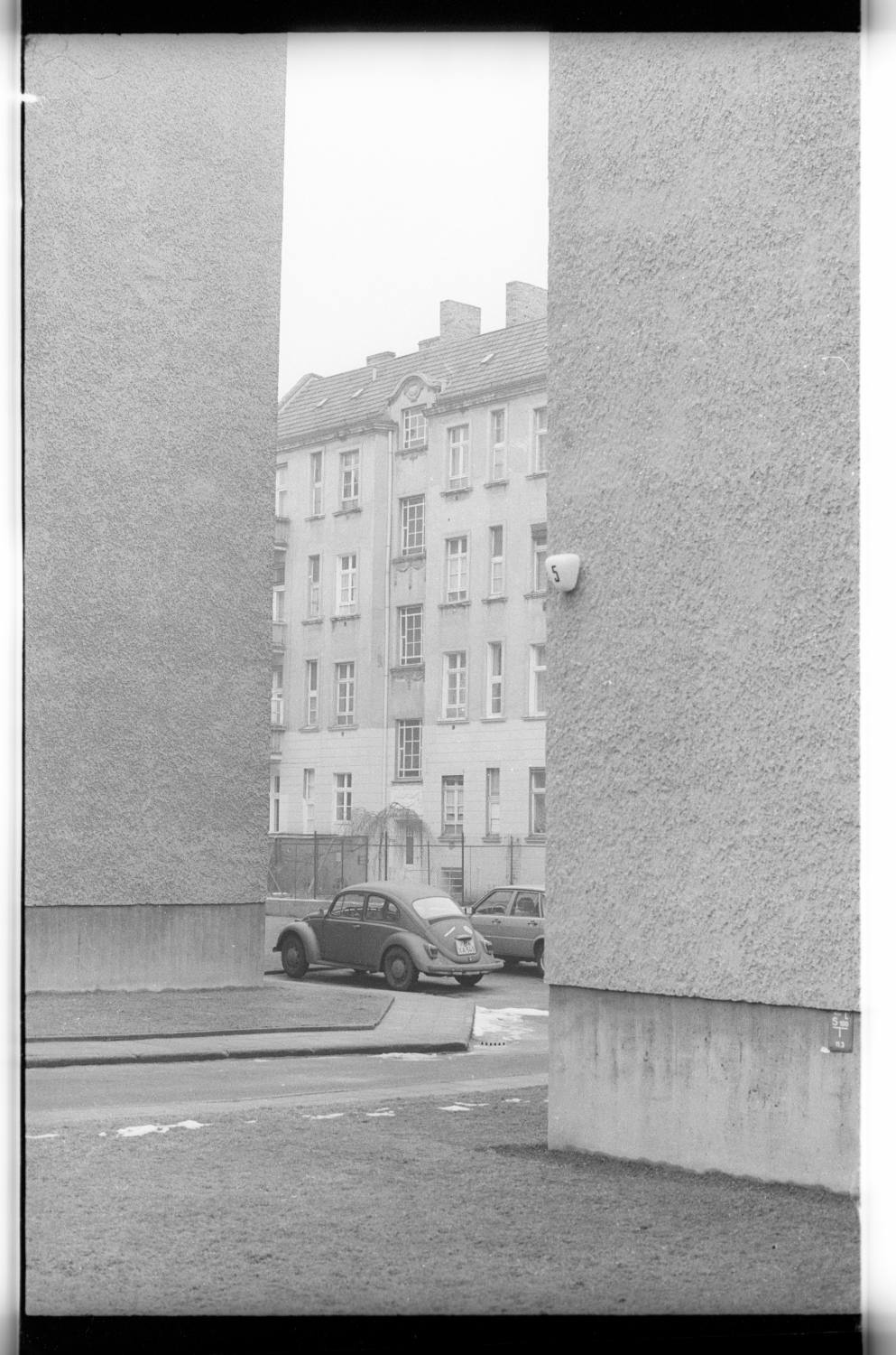 Kleinbildnegativ: Hinterhof, Cranachstraße, 1979 (Museen Tempelhof-Schöneberg/Jürgen Henschel RR-F)