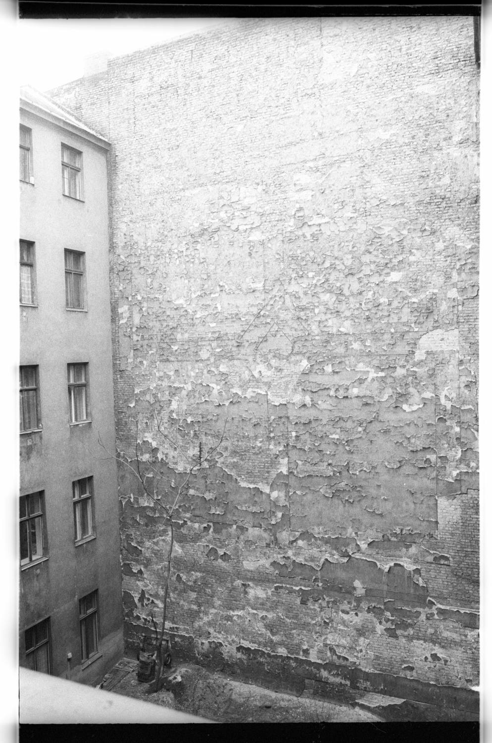 Kleinbildnegative: Hinterhof, Belziger Straße 24, 1979 (Museen Tempelhof-Schöneberg/Jürgen Henschel RR-F)