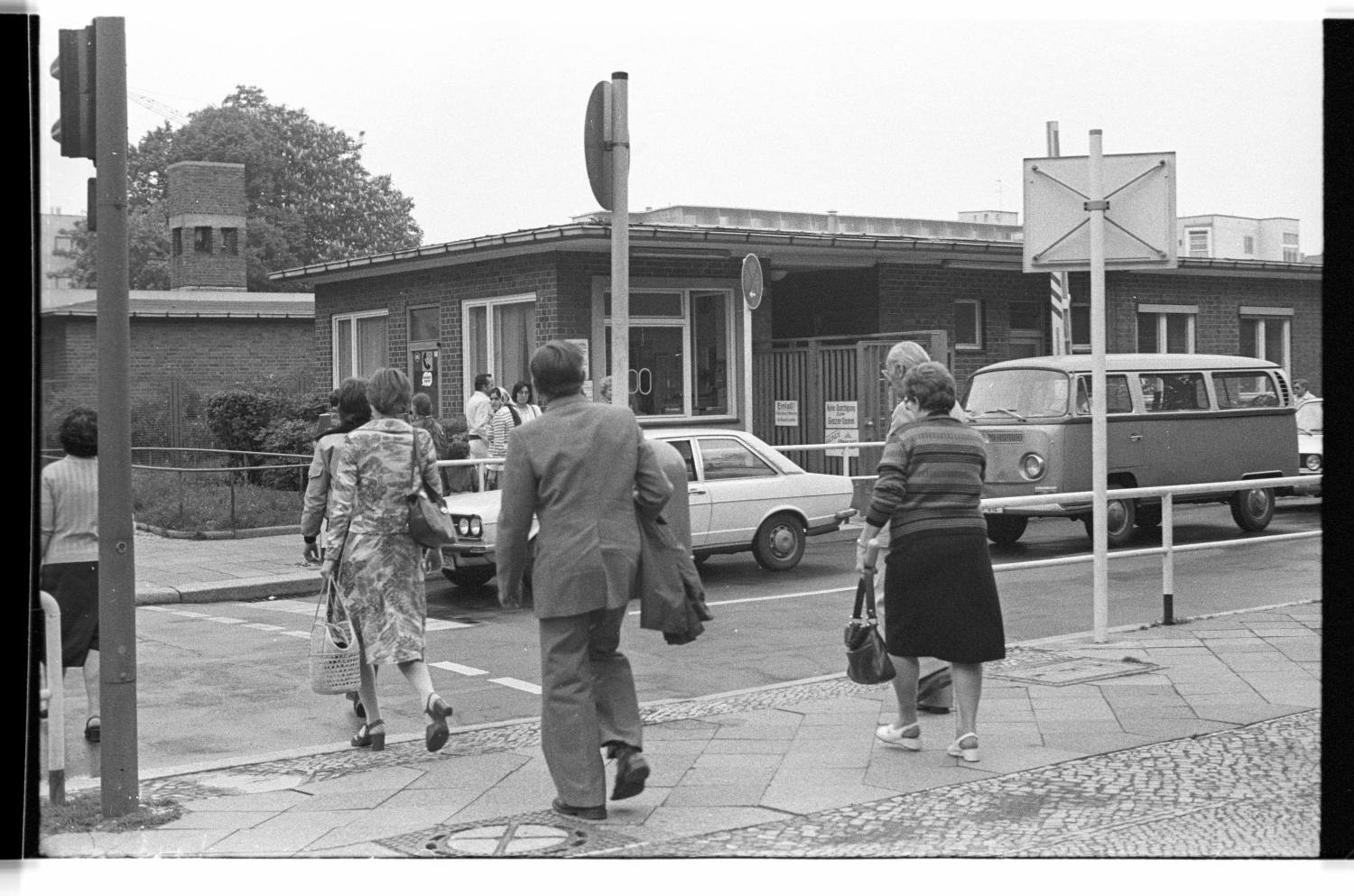 Kleinbildnegative: Eingang, Auguste-Viktoria-Krankenhaus, 1978 (Museen Tempelhof-Schöneberg/Jürgen Henschel RR-F)