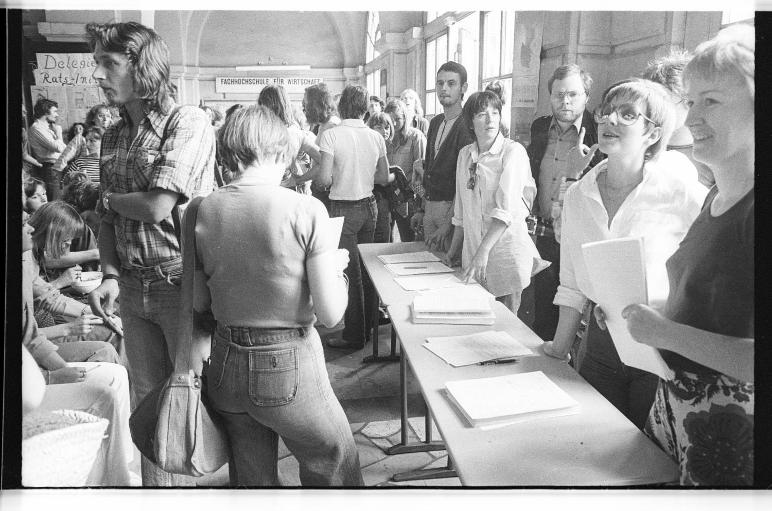 Kleinbildnegative: Studierenden-Veranstaltung gegen neues Ordnungsrecht, 1978 (Museen Tempelhof-Schöneberg/Jürgen Henschel RR-F)