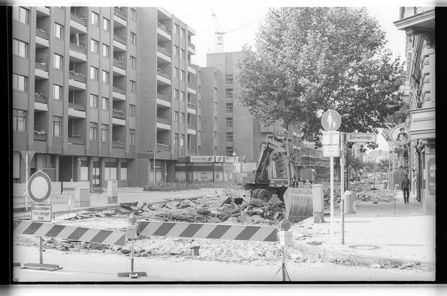 Kleinbildnegative: Straßenbauarbeiten, Steinmetzstraße, 1978 (Museen Tempelhof-Schöneberg/Jürgen Henschel RR-F)