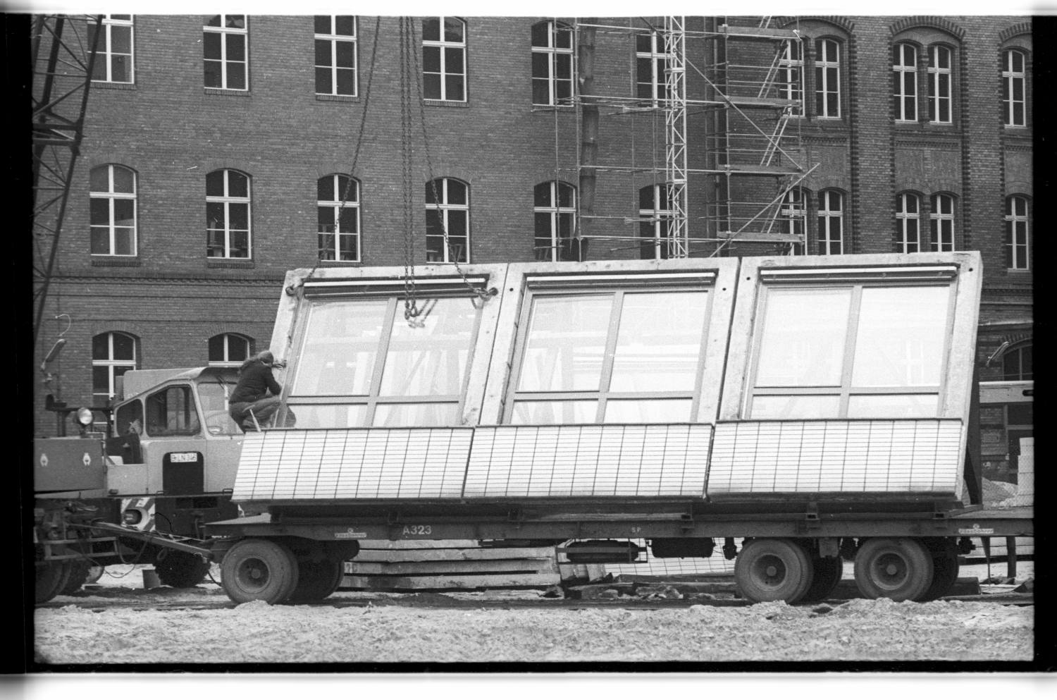 Kleinbildnegative: Straßenarbeiten an Pallas- und Hohenstaufenstraße, 1978 (Museen Tempelhof-Schöneberg/Jürgen Henschel RR-F)