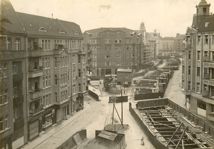 Speyerer Straße während des U-Bahn-Baus 23.4.1909 (Schöneberg Museum CC BY-NC-SA)