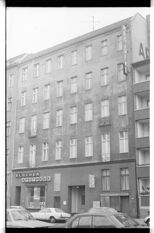 http://fhxb-museum.de/xmap/media/fotosammlungen/j__rgen_henschel__negative__1959_1991_/image/fhxb_jh_k02_0238_14_1500px.jpg (FHXB Friedrichshain-Kreuzberg Museum RR-F)