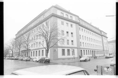 http://fhxb-museum.de/xmap/media/fotosammlungen/j__rgen_henschel__negative__1959_1991_/image/fhxb_jh_k02_0256_2_16_1500px.jpg (FHXB Friedrichshain-Kreuzberg Museum RR-F)