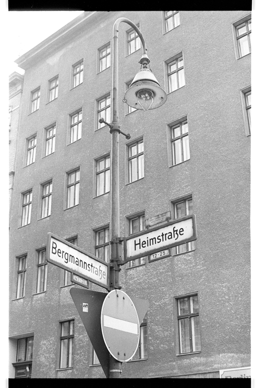 http://fhxb-museum.de/xmap/media/fotosammlungen/j__rgen_henschel__negative__1959_1991_/image/fhxb_jh_k02_0270_20_1500px.jpg (FHXB Friedrichshain-Kreuzberg Museum RR-F)