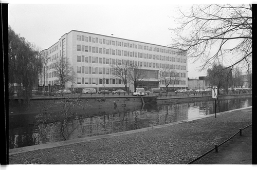 http://fhxb-museum.de/xmap/media/fotosammlungen/j__rgen_henschel__negative__1959_1991_/image/fhxb_jh_k02_0268_25_1500px.jpg (FHXB Friedrichshain-Kreuzberg Museum RR-F)