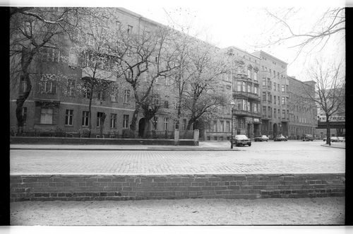 http://fhxb-museum.de/xmap/media/fotosammlungen/j__rgen_henschel__negative__1959_1991_/image/fhxb_jh_k02_0273_30_1500px.jpg (FHXB Friedrichshain-Kreuzberg Museum RR-F)